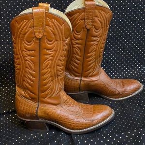 Women’s brown cowboy boots